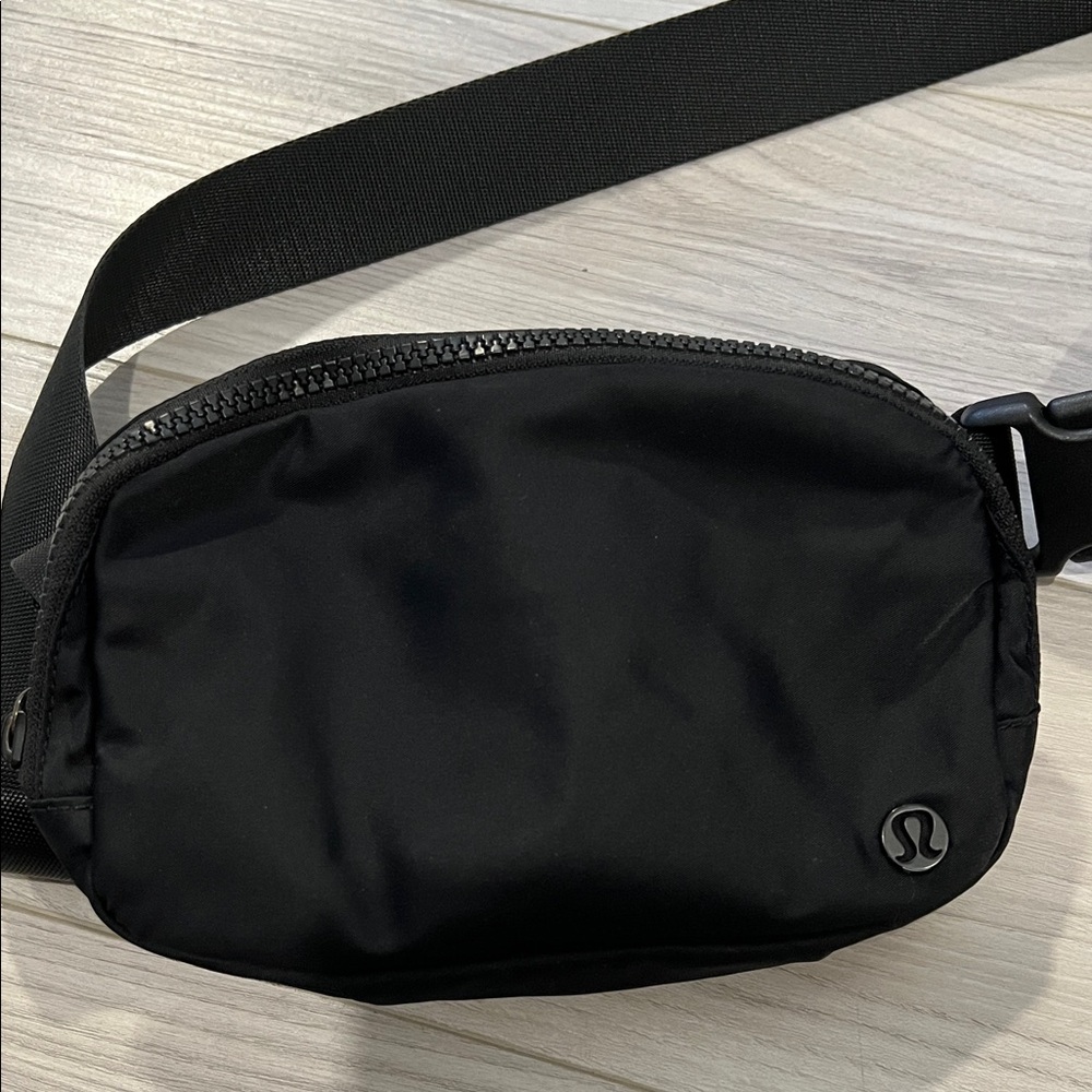 LULULEMON black belt bag